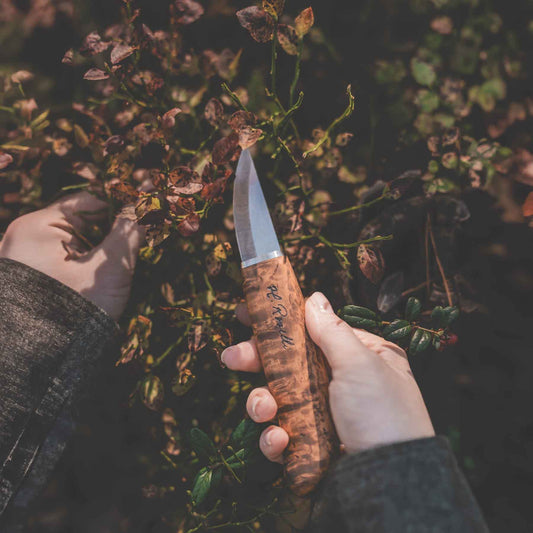 Handmade Finnish knife from Roselli in model "bear claw" with stained curly birch handle