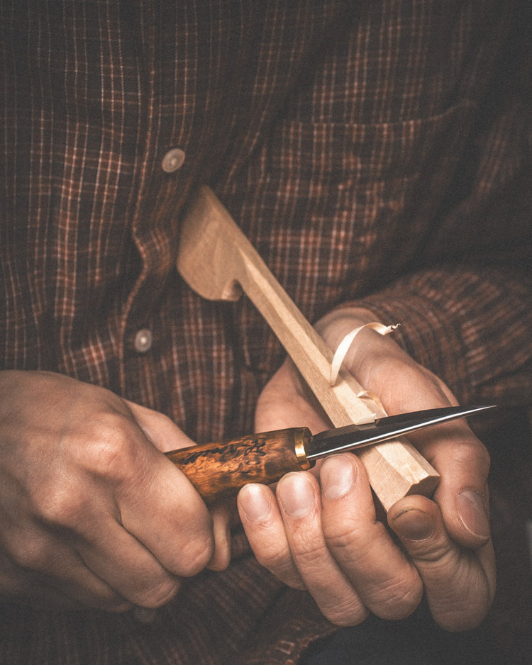 Roselli Finland handmade Finnish knives and axes since 1976.