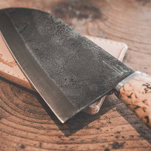 Roselli's handmade Finnish kitchen knife for chefs in carbon steel and a handle made from curly birch. Delivers with a handmade leather sheath. Perfect for both the outdoor and indoor kitchen.