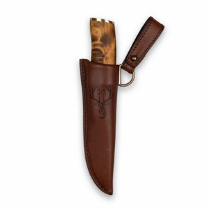 Roselli's Finnish handmade hunting knife in model ”opening knife”  updated for an exclusive collaboration with the hunter Madeleine. Carbon steel blade and a handle from stained curly birch. comes with an exclusive leather sheath with a deer illustation.