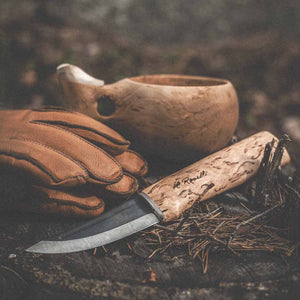 Handmade Finnish hunting knife from Roselli with a handle made out of curly birch 