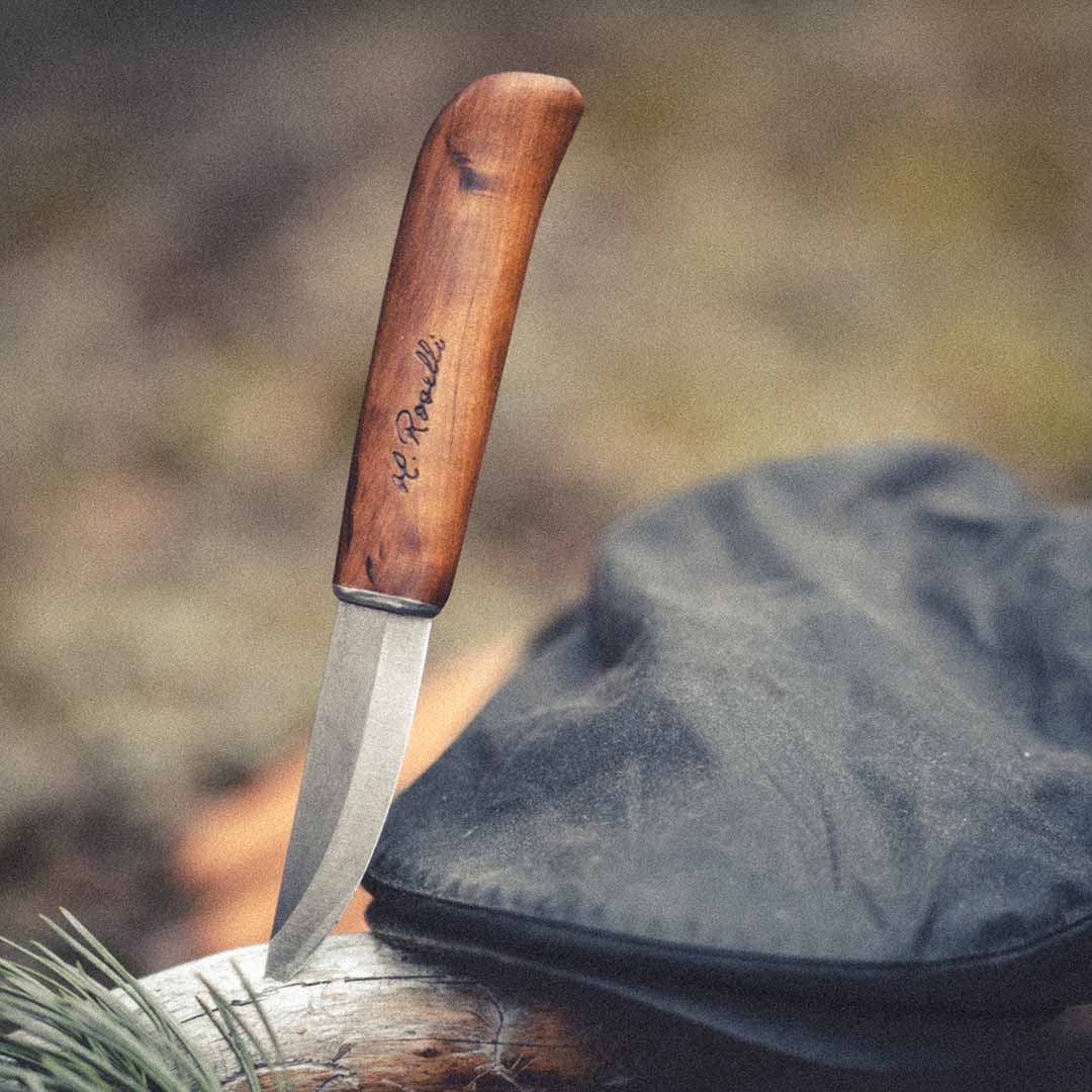 Handmade Finnish knife from Roselli in model "carpenter knife" with UHC steel and a handle made out of heat treated curly birch