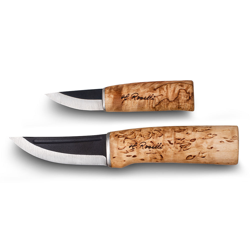 Hamnade Finnish knives from Roselli in models "grandmother knife" and "hunting knife" that comes with a combo sheath made out of light vegetable leather sheath 