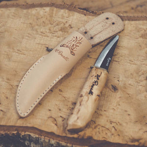 Handmade Finnish knife from Roselli in model "Little carpenter knife / Scout knife" with a blunt tip and handle made out of curly birch.